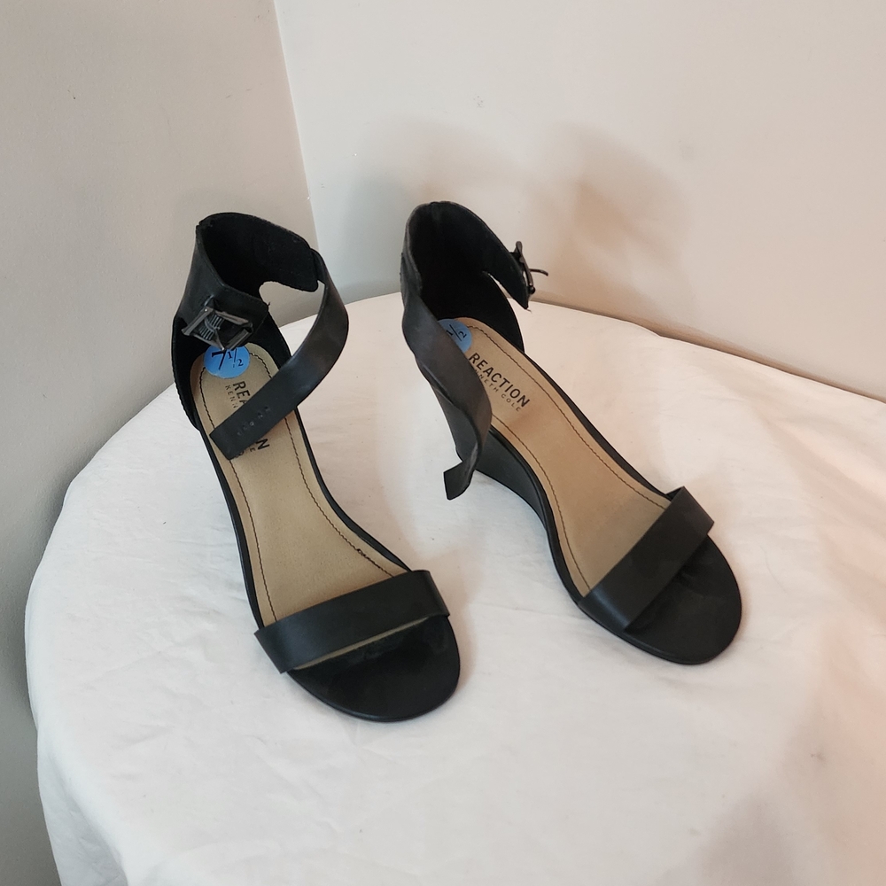Kenneth Cole Black Heels Elegant Kitten Sandals